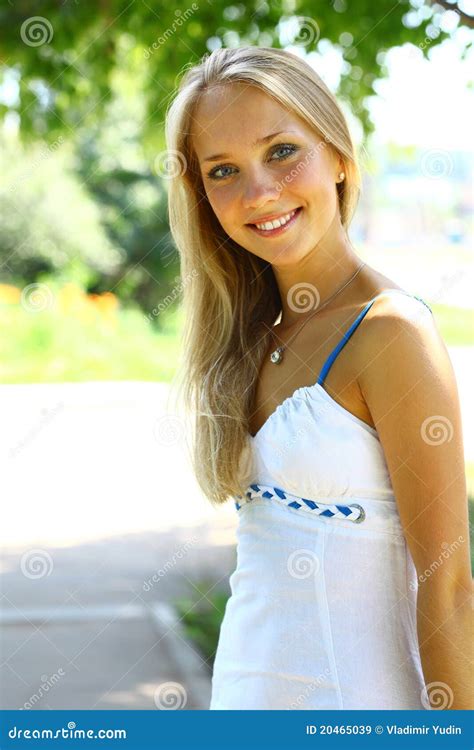 schöne blonde frauen|Schöne Blonde Frau Photos, Download The BEST Free Schöne .